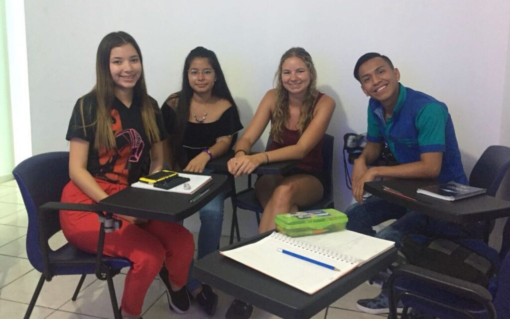 Schüler:innen in El Salvador