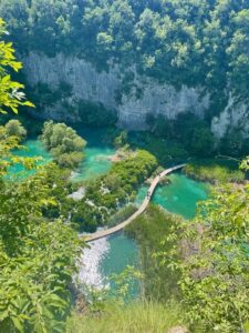 Der Nationalpark Plitvicer Seen sollte bei deinem Kroatien Urlaub nicht fehlen