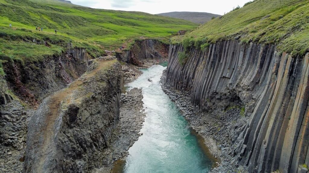 Der Stuðlagil Canyon in Island von oben